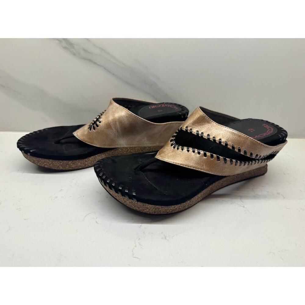 Modzori Tita Women's Size 10 Mid Wedge Reversible Gold/Pewter Thong Sandal - Picture 4 of 9